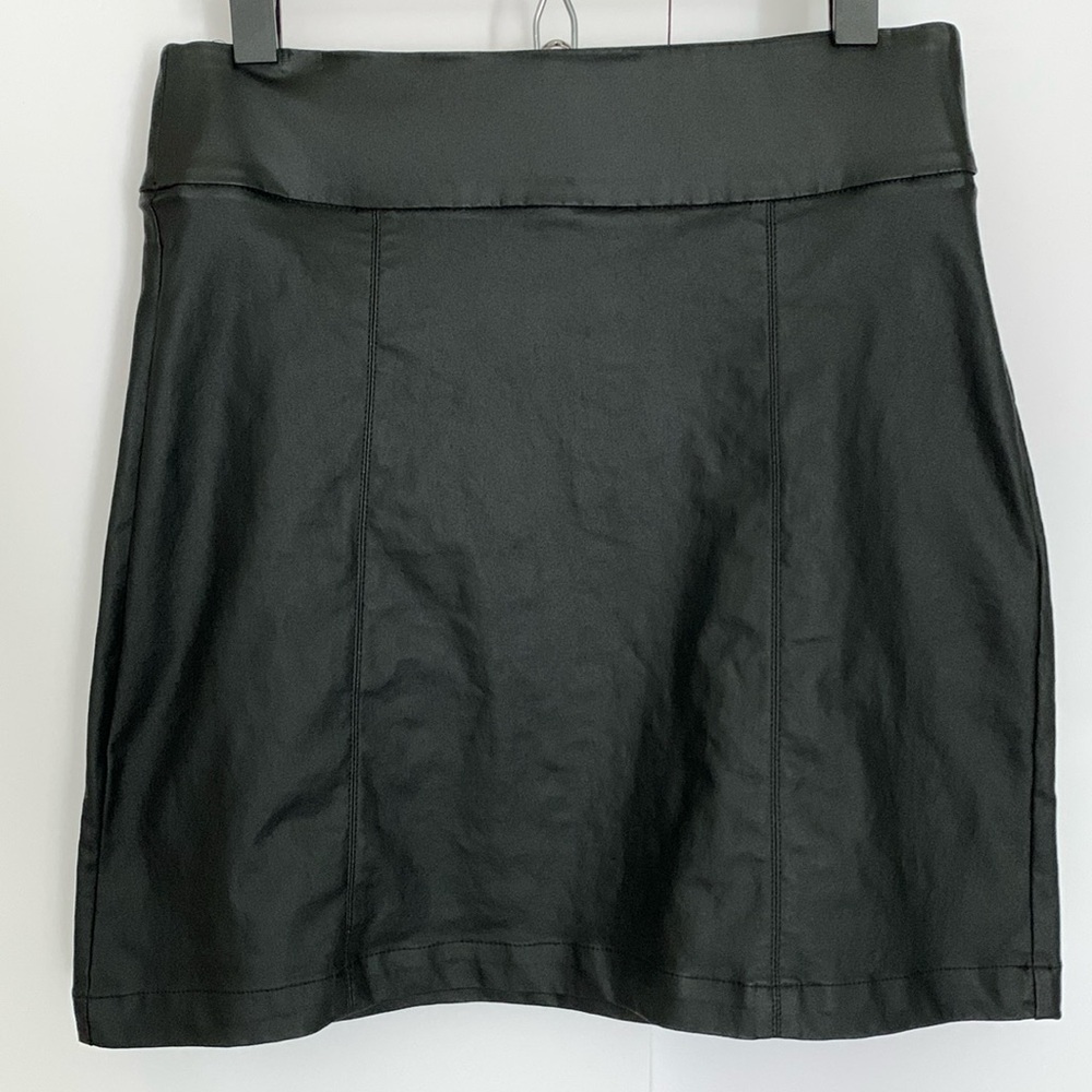 🩷MAURICE'S Faux leather skirt unlined Size 4 Reg EUC